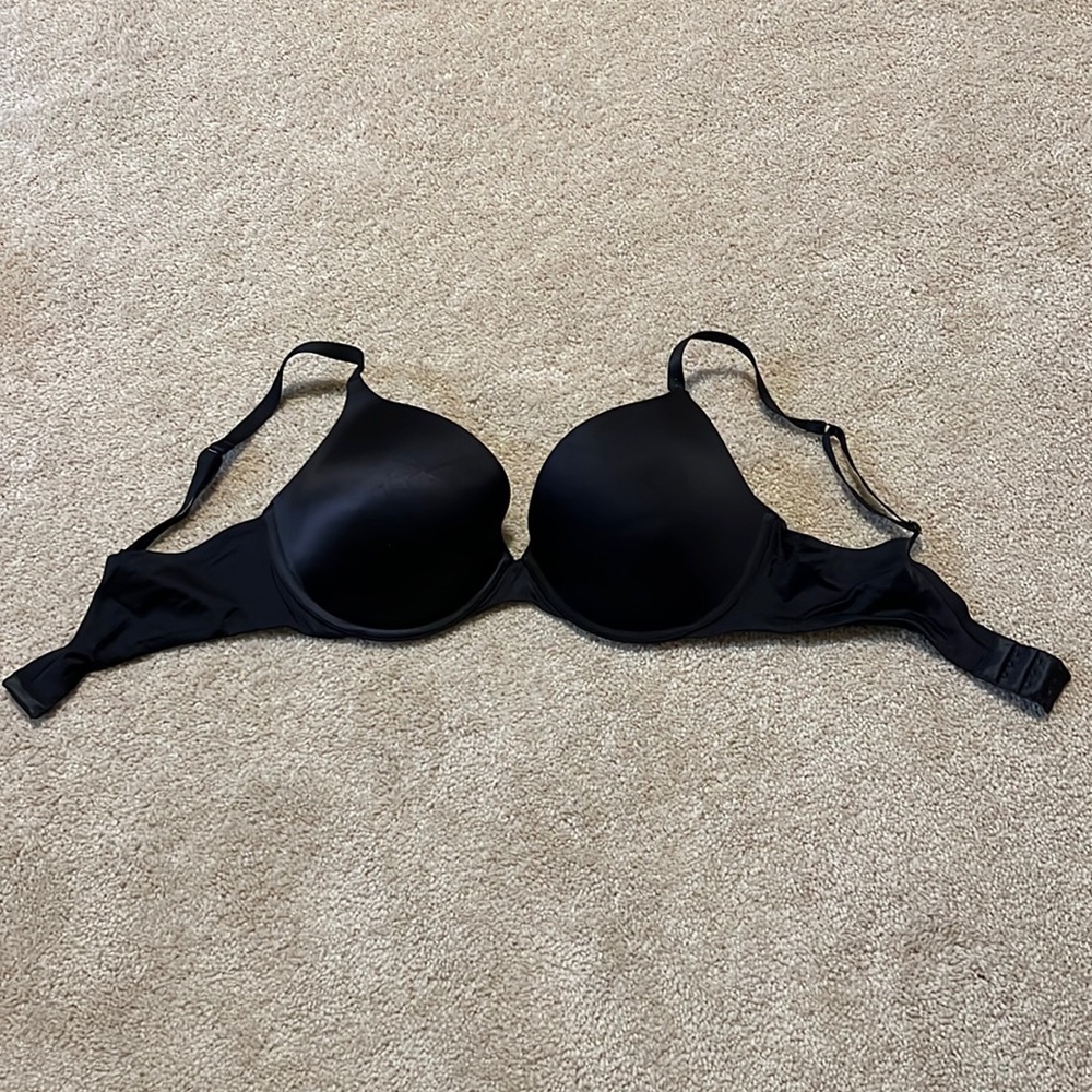NWOT 38D Victoria’s Secret Demi Uplift Bra